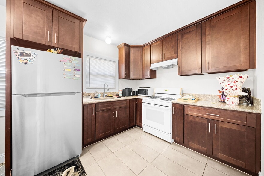 More Photos Of 480 W 18th St, San Bernardino Apartments For Sale