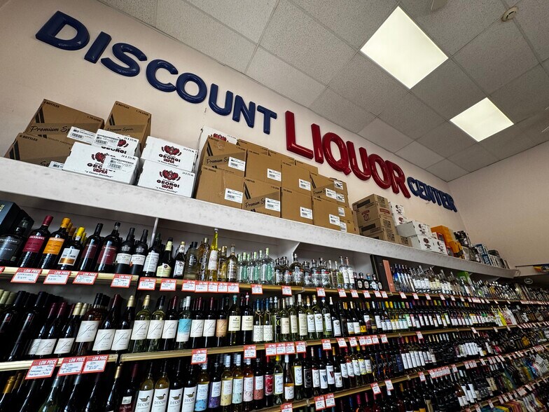More Photos Of 733 Middle Country Rd, Selden General Retail For Sale