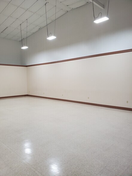 More Photos Of 507-509 National Hwy, Lavale Storefront For Lease