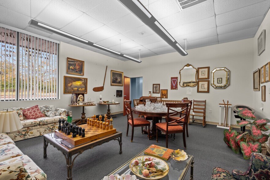 More Photos Of 161 Dawkins St, Aberdeen Showroom For Sale