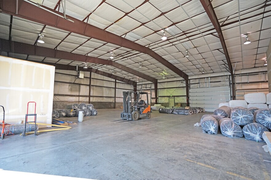 More Photos Of 2001 Ahtanum Rd, Yakima Warehouse For Lease