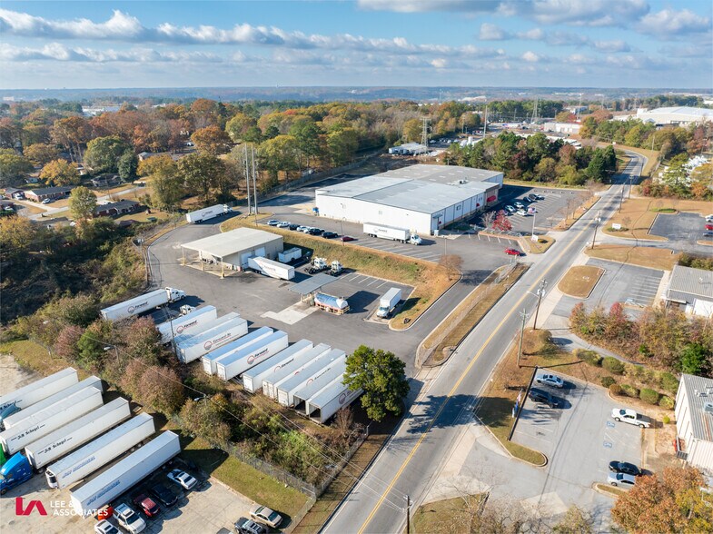 More Photos Of 309 Cash Memorial Blvd, Forest Park Distribution For Lease