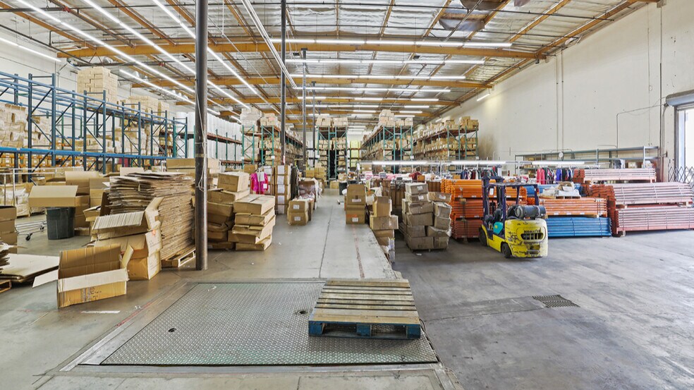 More Photos Of 2250 Maple Ave, Los Angeles Warehouse For Lease