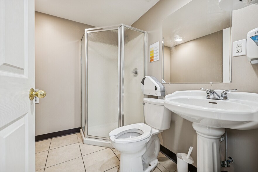 More Photos Of 3502 Dickerson Pike, Nashville Flex For Sale