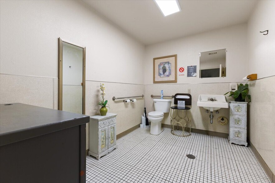 More Photos Of 145 3rd St, Santa Rosa Freestanding For Sale