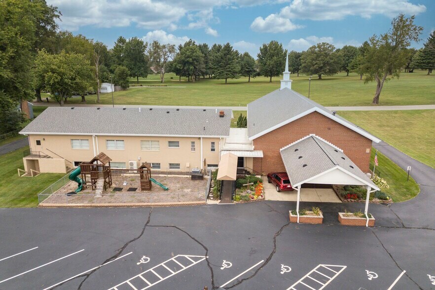 More Photos Of 733 Country Club Dr, Xenia Religious Facility For Sale