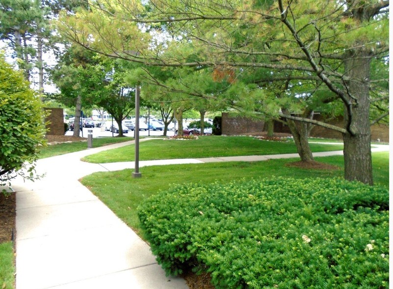 More Photos Of 28525-28545 Orchard Lake Rd, Farmington Hills Office For Sale