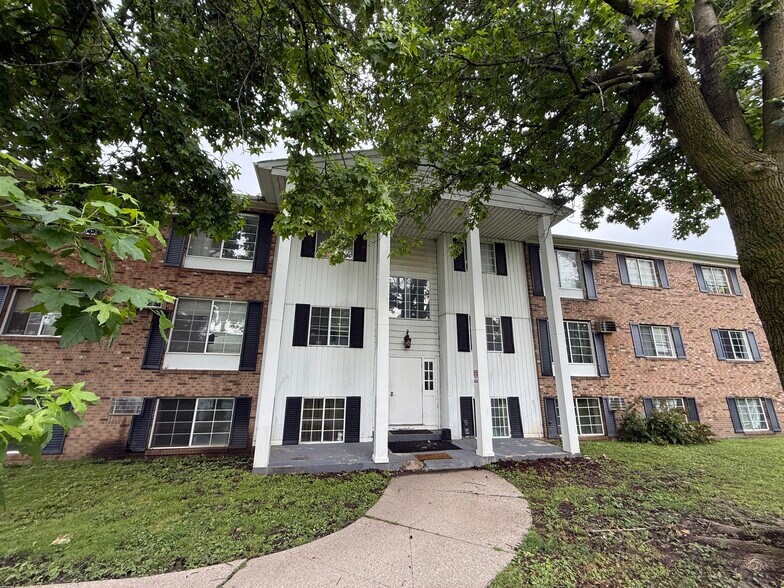 More Photos Of 44 E Willow St, Monroe Apartments For Sale