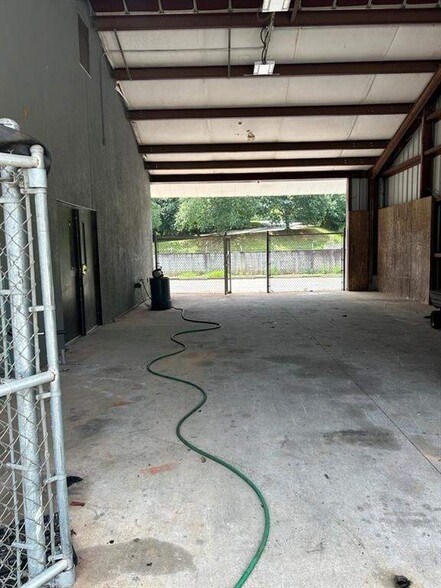 More Photos Of 2370 Justin Trl, Alpharetta Light Manufacturing For Sale