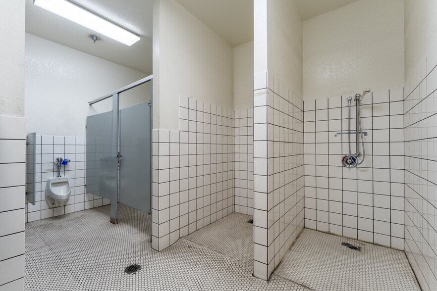 More Photos Of 1759 W Avenue J12, Lancaster Freestanding For Lease