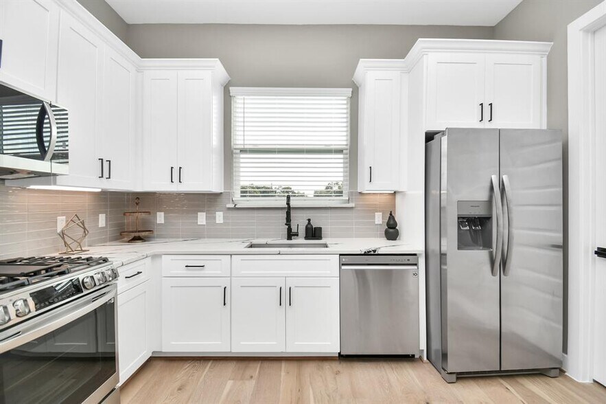 More Photos Of 316 Thornton Rd, Houston Apartments For Sale