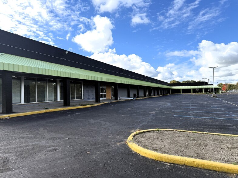 More Photos Of 3402 Richfield Rd, Flint Freestanding For Lease