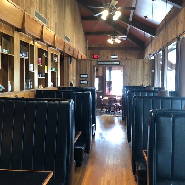 More Photos Of 1807 Olympic St, Springfield Restaurant For Lease