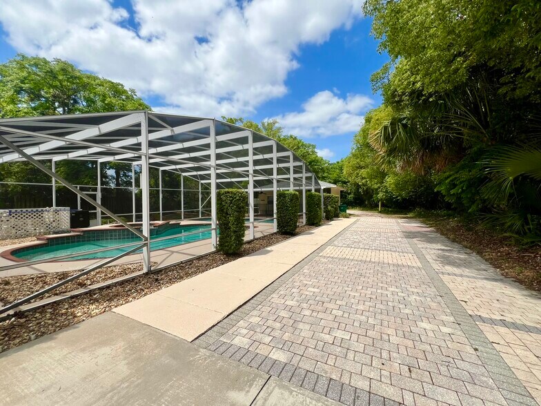 More Photos Of 317 S Volusia Ave, Orange City Freestanding For Sale