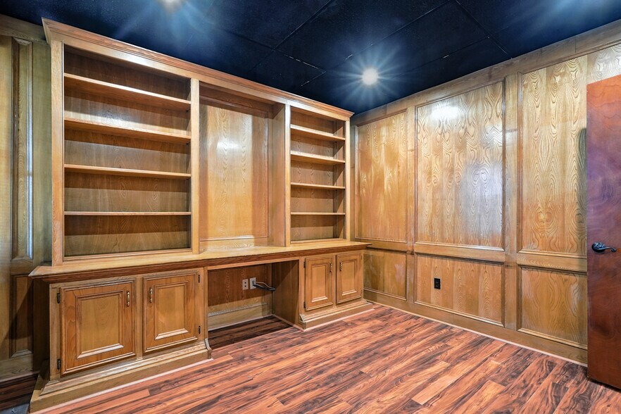 More Photos Of 441 Butternut St, Abilene Office For Sale