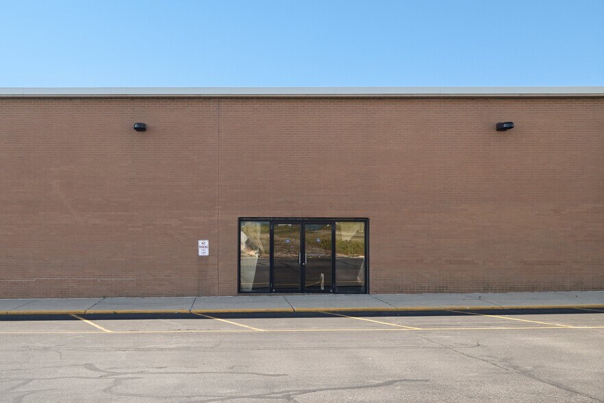 More Photos Of 2063 W 4th St, Mansfield Freestanding For Lease