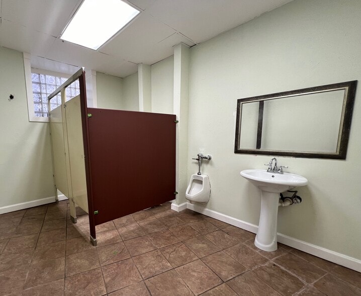 More Photos Of 290 Simpson St, Atlanta Flex For Lease