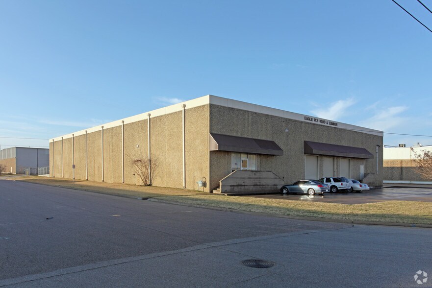 More Photos Of 2222 E Pioneer Dr, Irving Warehouse For Lease