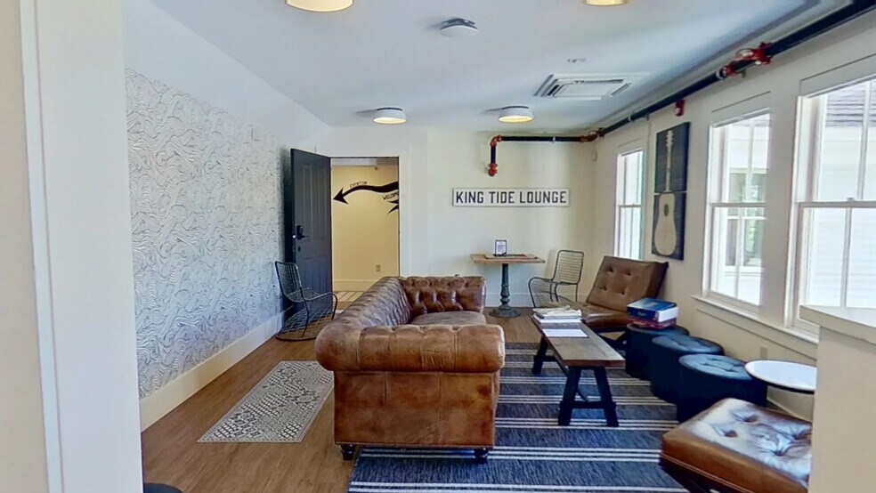 More Photos Of 15 Newmarket Rd, Durham Freestanding For Sale