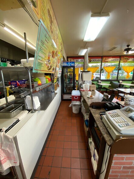 More Photos Of 930 W Illinois Ave, Aurora Freestanding For Sale