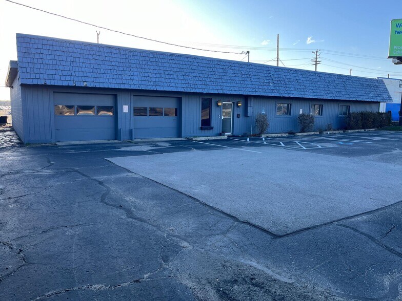 Primary Photo Of 59 Ecorse Rd, Ypsilanti Auto Repair For Sale