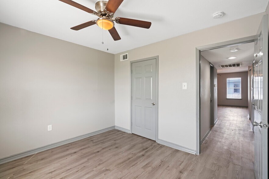 More Photos Of 610 Ferry Rd, Galveston Apartments For Sale