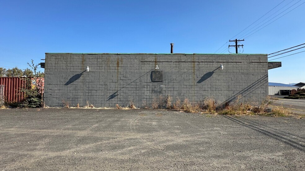 More Photos Of 551 14th Ave, Longview Freestanding For Sale