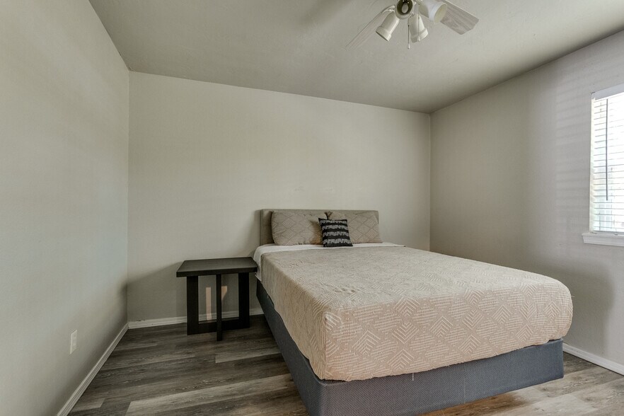 More Photos Of NW 10th St & N Classen Blvd, Oklahoma City Apartments For Sale