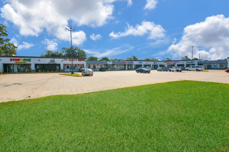 More Photos Of 8100-8140 Antoine Dr, Houston Storefront For Sale