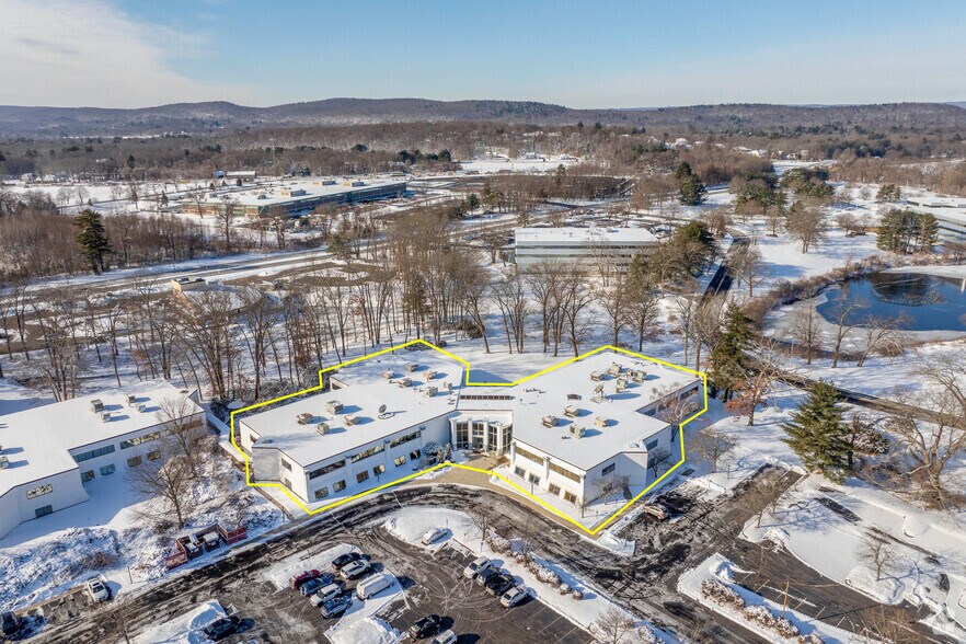 More Photos Of 8 Griffin Rd N, Windsor Office For Sale