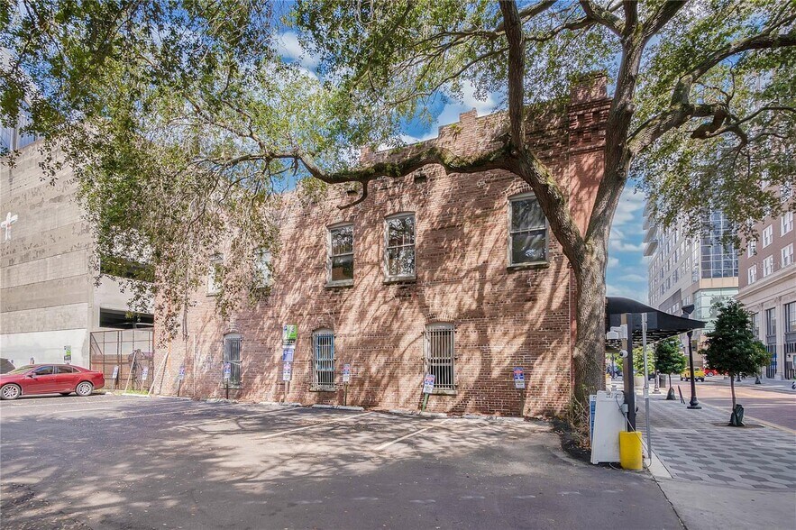 More Photos Of 13 W Pine St, Orlando Storefront Retail Office For Lease