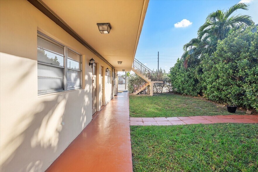 More Photos Of 701 NE 8th St, Hallandale Beach Apartments For Sale
