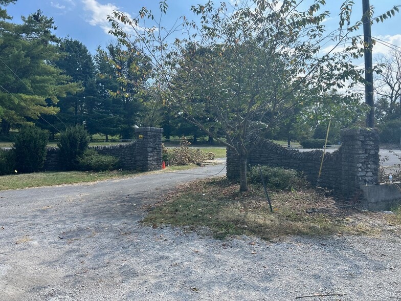 More Photos Of 38 E Main St, Paris Land For Sale