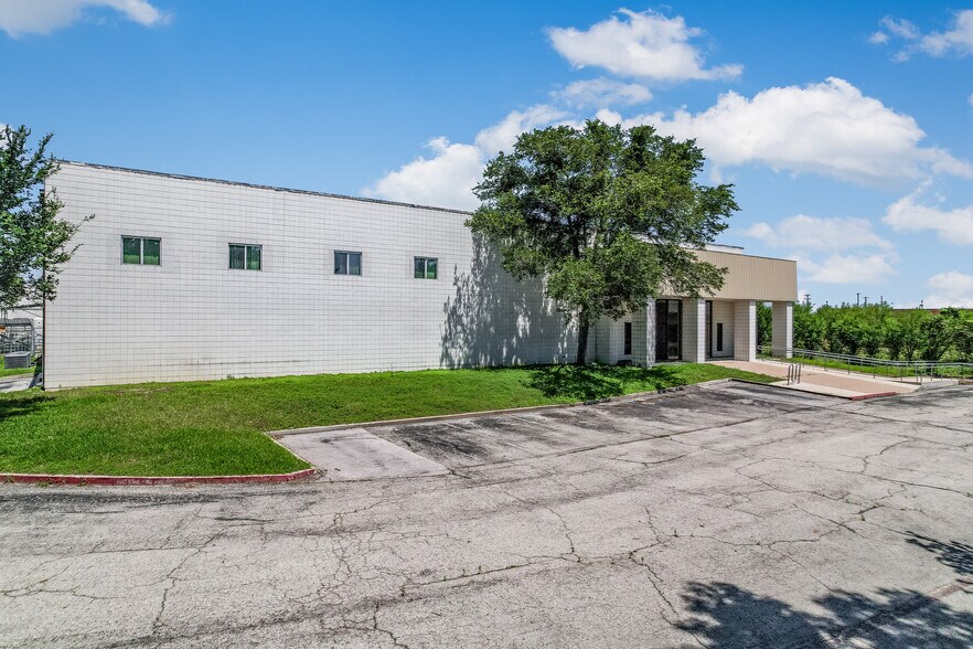 More Photos Of 400 S Heatherwilde Blvd, Pflugerville Manufacturing For Lease
