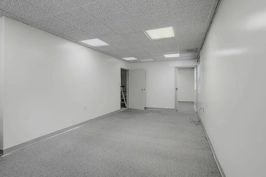 More Photos Of 7 Post Office Rd, Waldorf Medical For Sale