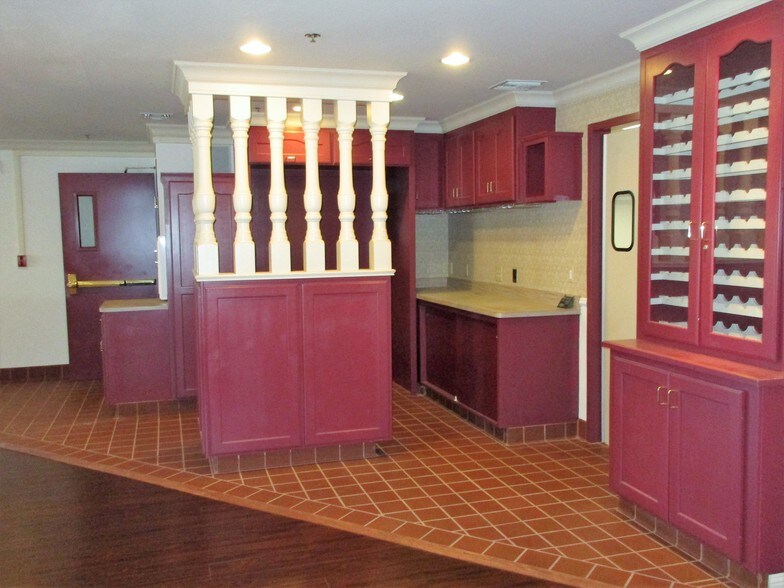 More Photos Of 151 S Sierra Ave, Oakdale Freestanding For Sale