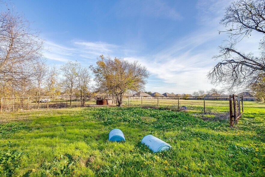 More Photos Of 1101 E Main St, Crowley Land For Sale