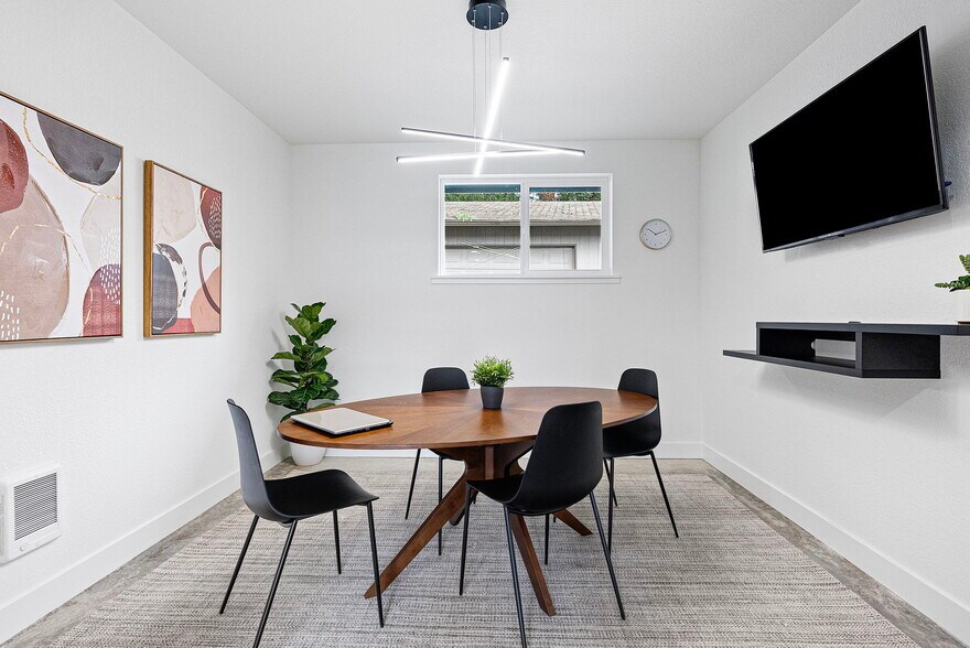 More Photos Of 3121 Chico Way NW, Bremerton Office For Lease