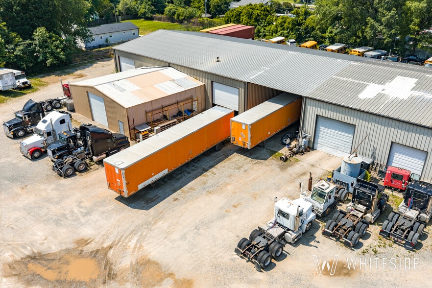 More Photos Of 4420 Rozzelles Ferry Rd, Charlotte Warehouse For Sale