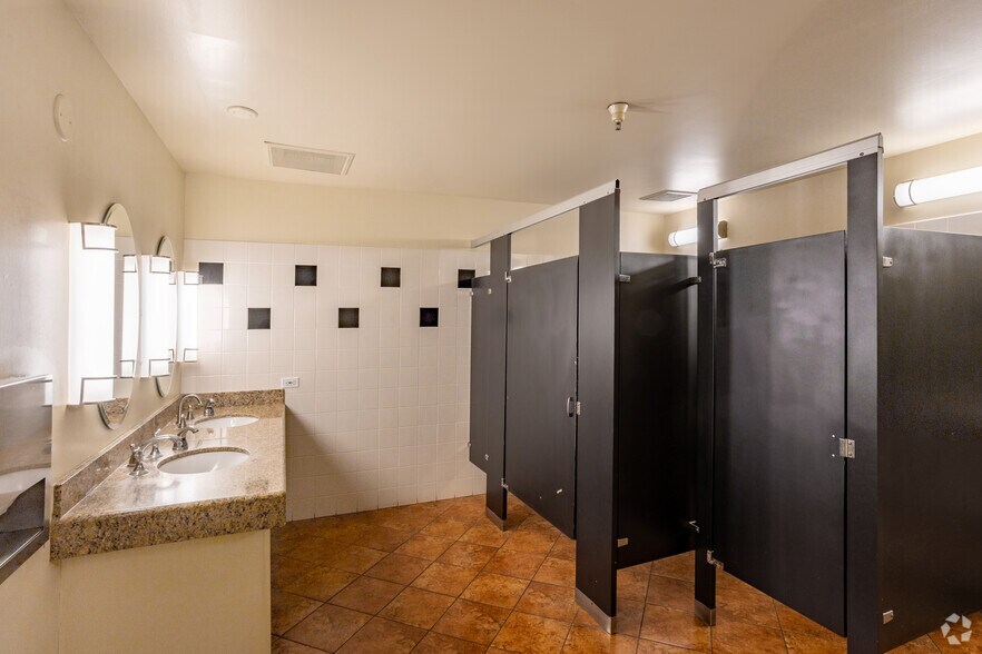 More Photos Of 97 E Brokaw Rd, San Jose Loft Creative Space For Lease