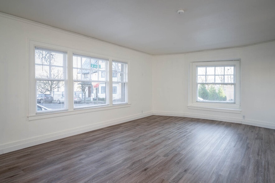 More Photos Of 911 SW 21st Ave, Portland Apartments For Sale