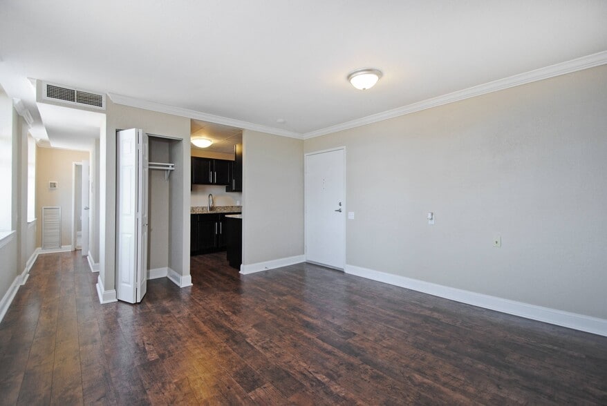 More Photos Of 107 S Washington Ave, Saginaw Apartments For Lease