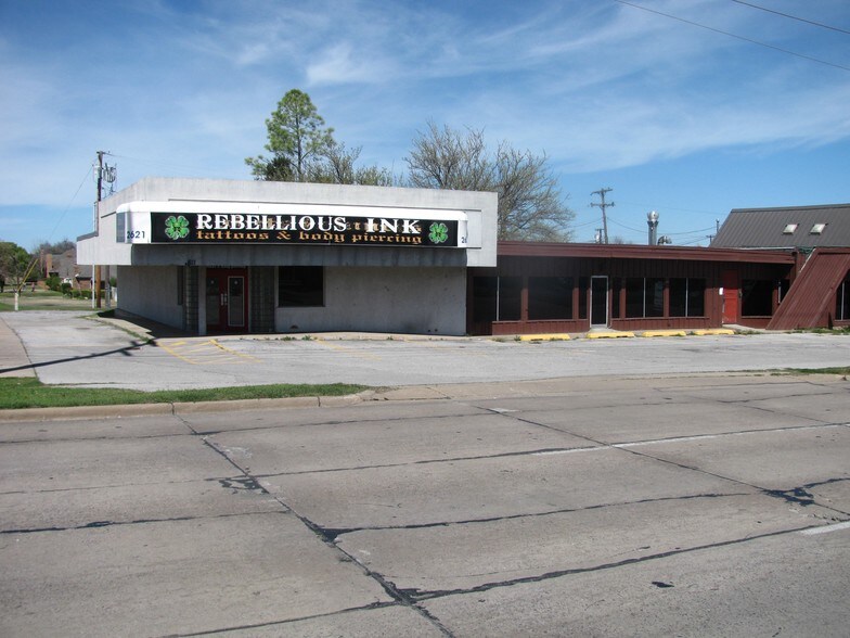 More Photos Of 2617-2621 NW Cache Rd, Lawton Storefront For Lease