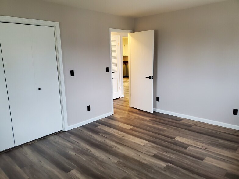 More Photos Of 519 W Superior St, Ottawa Apartments For Sale
