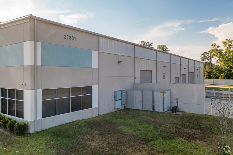 More Photos Of 27601 Commerce Oaks Dr, Conroe Warehouse For Lease