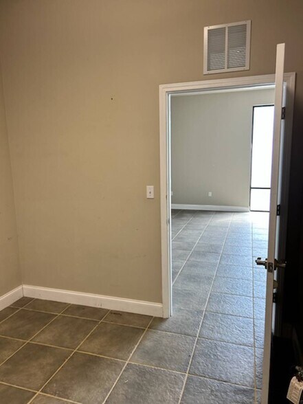 More Photos Of 4240 Berryhill Rd, Milton Self Storage For Lease