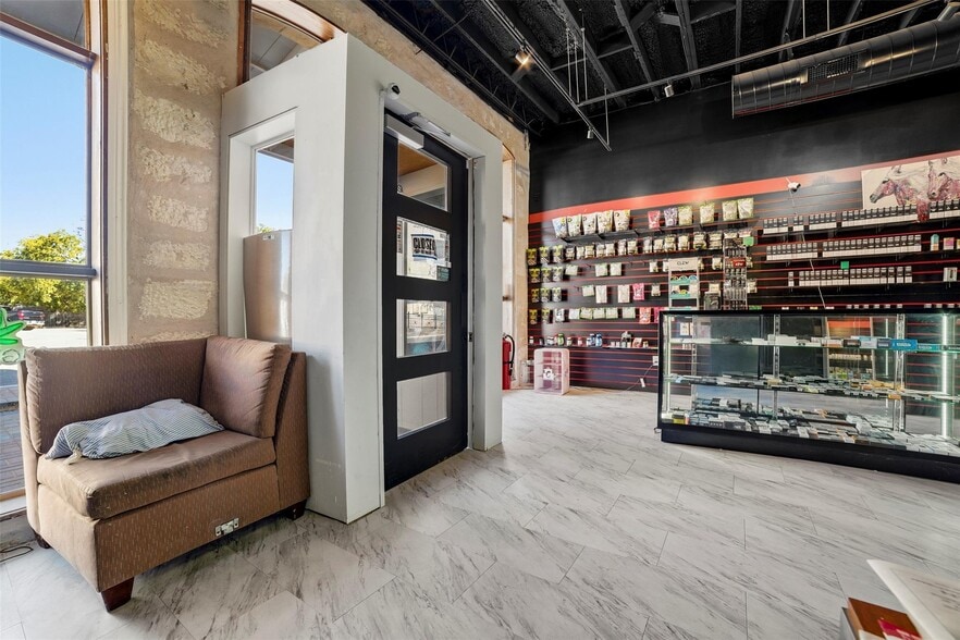 More Photos Of 923 Loop 332, Liberty Hill Storefront Retail Residential For Sale