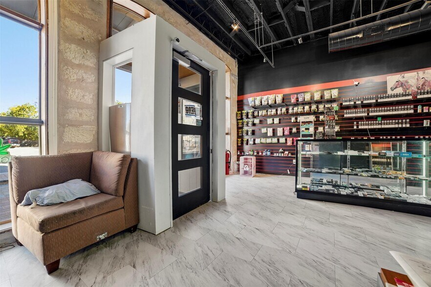 More Photos Of 923 Tx-332-loop, Liberty Hill Storefront Retail Residential For Sale