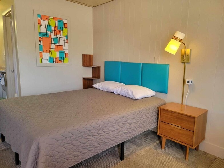 More Photos Of 1313 W Cherry St, Vermillion Hotel For Sale