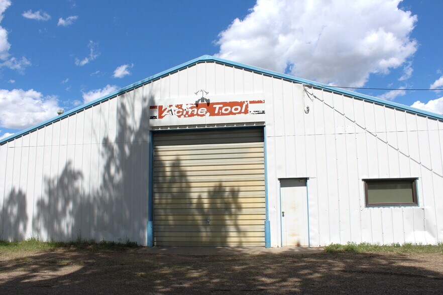 More Photos Of 404 S Anderson Ave, Glendive Distribution For Sale